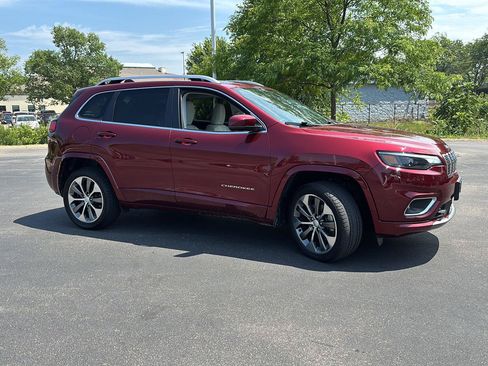 Used 2019 Jeep Cherokee Overland w/ Technology Group AWD/4WD image 9