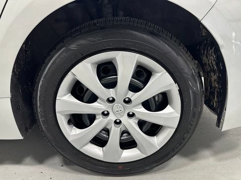 Used 2026 Toyota Corolla LE FWD image 61