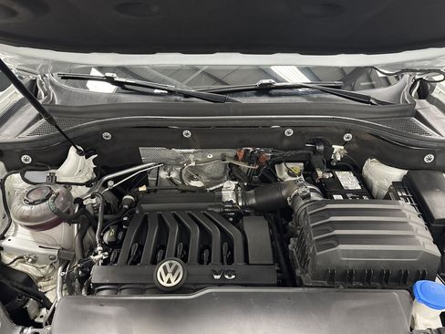 Used 2021 Volkswagen Atlas Cross Sport SE w/ Panoramic Sunroof Package FWD image 36