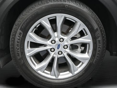 Used 2024 Ford Explorer XLT w/ Equipment Group 202A RWD image 10