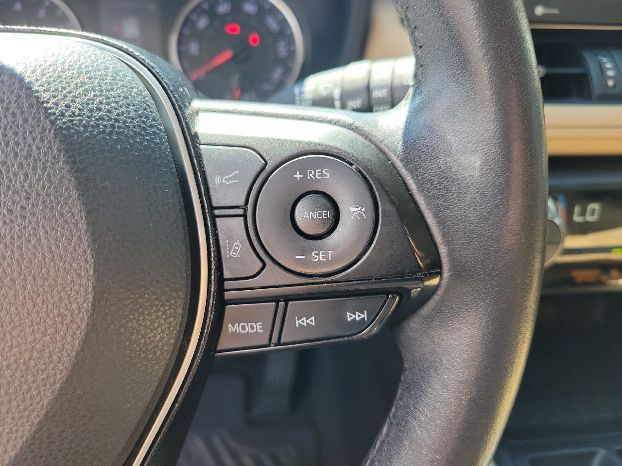 Used 2021 Toyota RAV4 XLE Premium FWD image 21