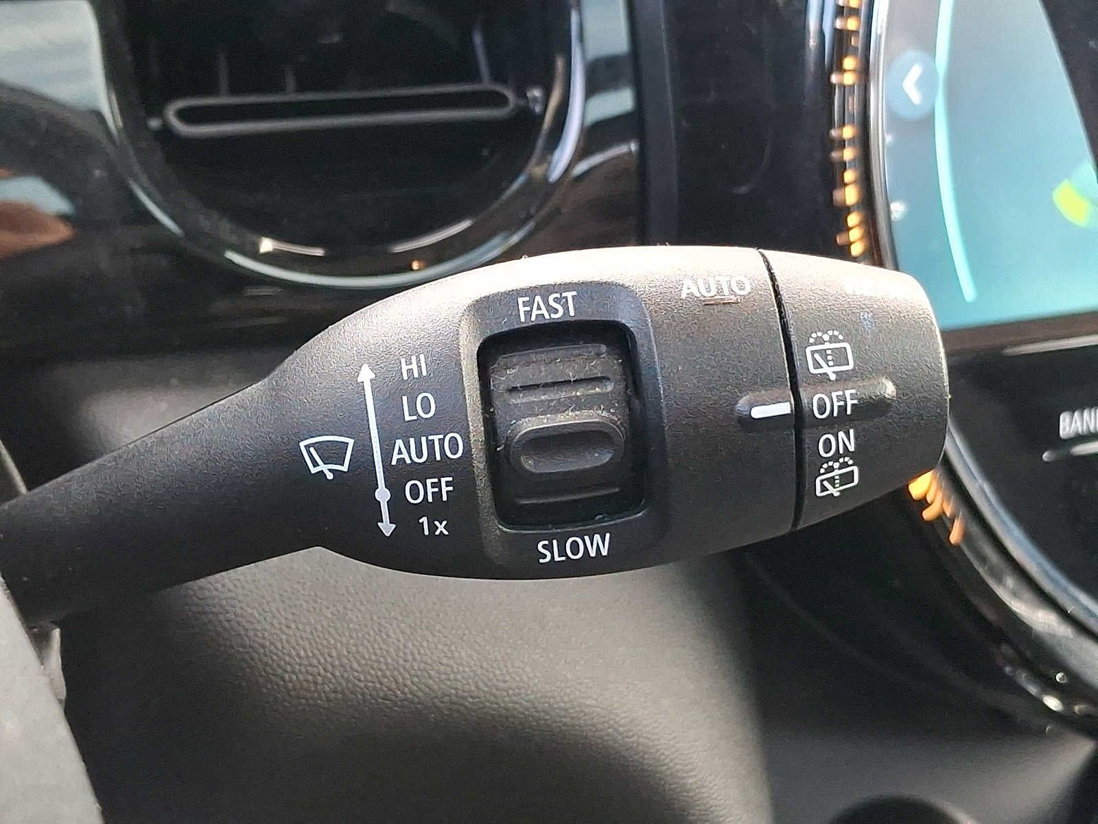 Used 2024 MINI Cooper 4-Door Hardtop FWD image 25
