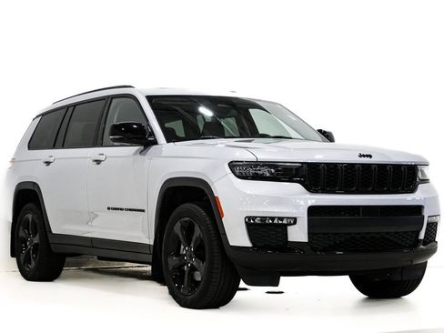 Used 2023 Jeep Grand Cherokee L Limited w/ Black Appearance Package AWD/4WD image 1