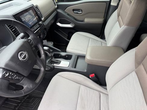 Used 2022 Nissan Frontier SV w/ Technology Package image 13