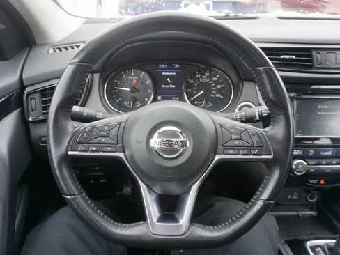 Used 2019 Nissan Rogue Sport SV image 3