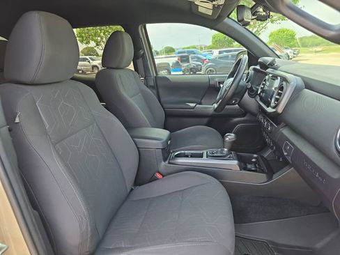 Used 2018 Toyota Tacoma TRD Off-Road image 10