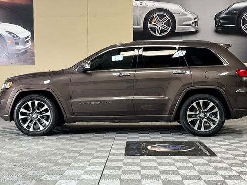 Used 2018 Jeep Grand Cherokee Overland AWD/4WD image 7