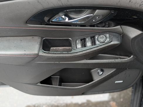 Used 2023 Chevrolet Traverse RS image 32