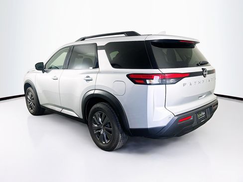 Used 2025 Nissan Pathfinder SV FWD image 5
