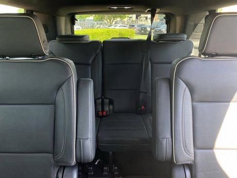 Used 2023 GMC Yukon SLT w/ SLT Premium Package AWD/4WD image 14