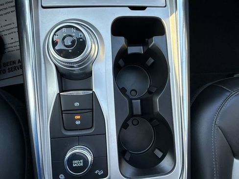 Used 2022 Ford Explorer XLT w/ Equipment Group 202A image 18