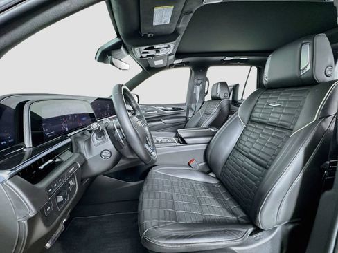 Used 2023 Cadillac Escalade V AWD/4WD image 14
