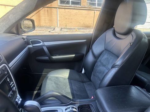 Used 2010 Porsche Cayenne GTS image 6