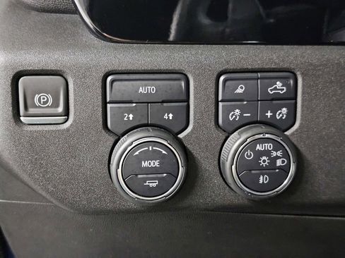 Used 2023 Chevrolet Silverado 1500 LTZ AWD/4WD image 38