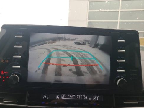 Used 2023 Toyota Sienna XLE image 28