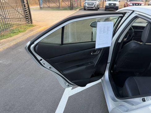 Used 2018 Toyota Corolla SE image 18