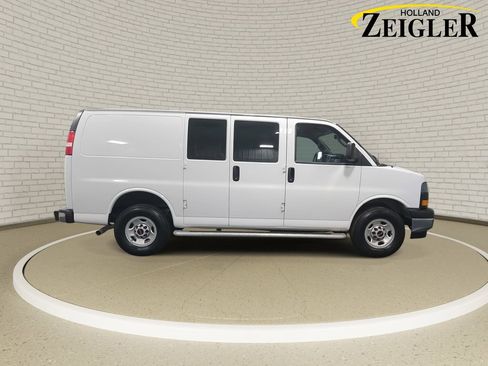 Used 2024 GMC Savana 2500 w/ Driver Convenience Package image 4