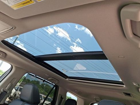 Certified 2025 Honda Pilot Touring image 10