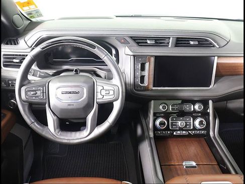 Used 2023 GMC Yukon Denali Ultimate AWD/4WD image 8