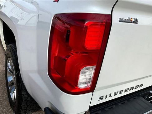 Used 2018 Chevrolet Silverado 1500 LTZ Z71 image 33