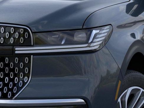 New 2026 Lincoln Navigator L Reserve AWD/4WD image 18
