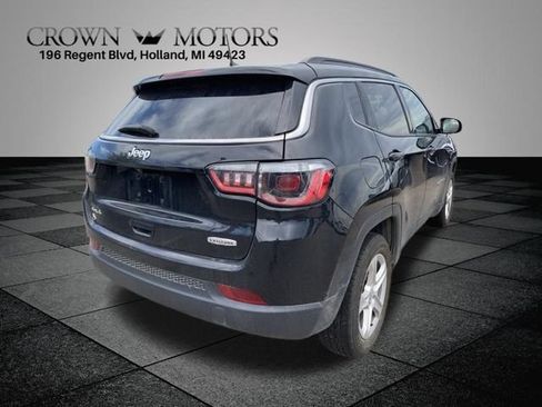 Used 2023 Jeep Compass Latitude w/ Convenience Group AWD/4WD image 7
