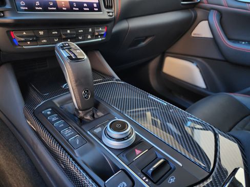 Used 2022 Maserati Levante Trofeo image 15