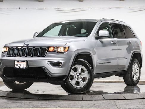 Used 2017 Jeep Grand Cherokee Laredo w/ Quick Order Package 23E AWD/4WD image 1