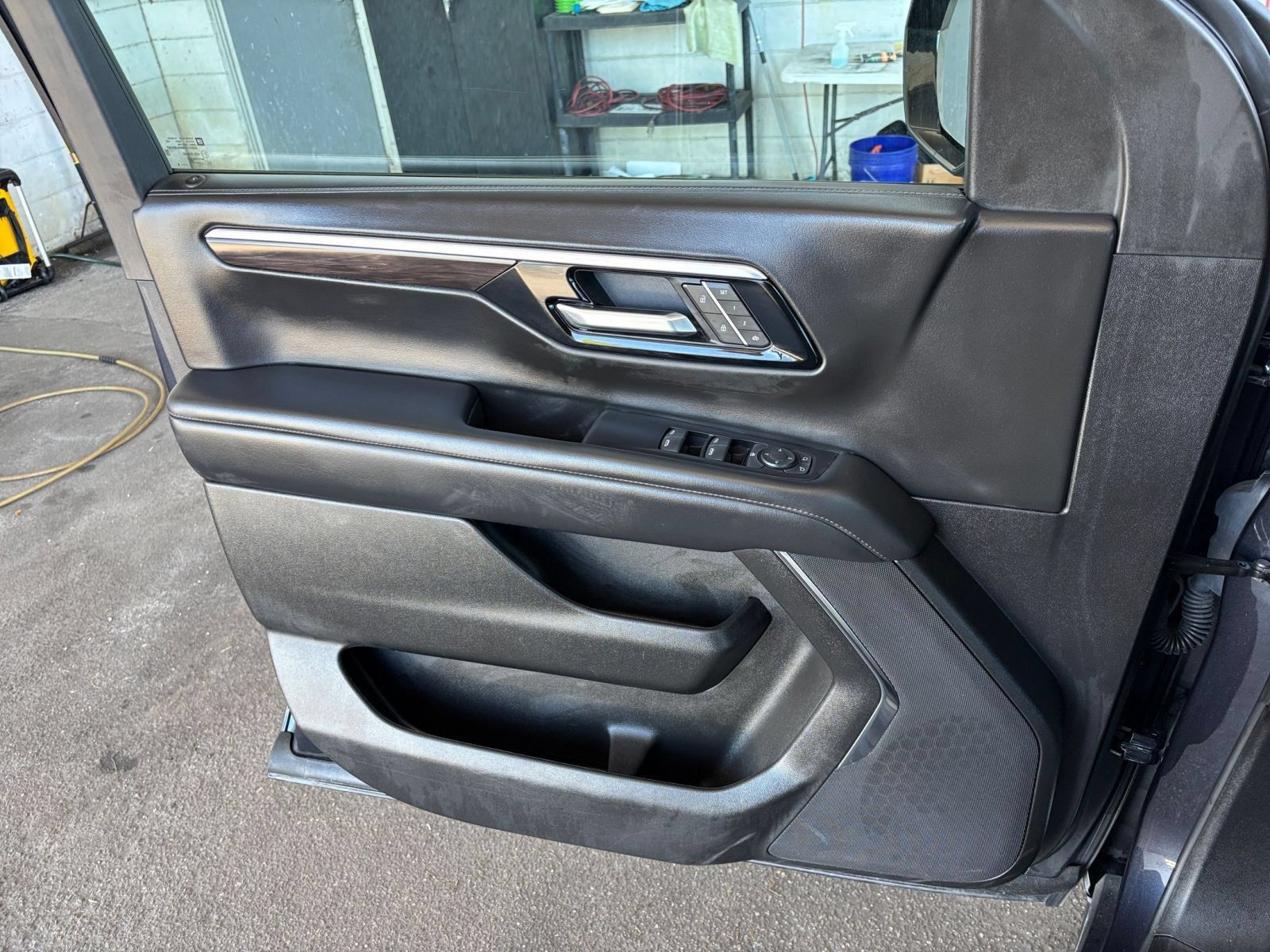 Used 2025 Chevrolet Tahoe Z71 AWD/4WD image 18