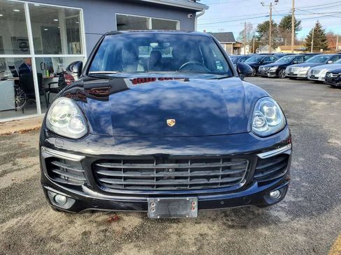 Used 2017 Porsche Cayenne Platinum Edition image 2
