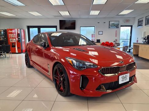 Used 2018 Kia Stinger GT2 image 1