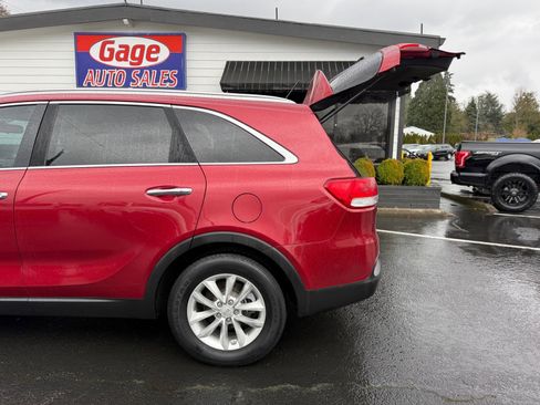 Used 2016 Kia Sorento LX image 8