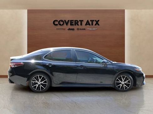 Used 2024 Toyota Camry SE FWD image 6