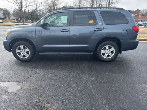 Used 2010 Toyota Sequoia SR5 image 4