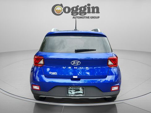 Used 2026 Hyundai Venue SEL FWD image 4