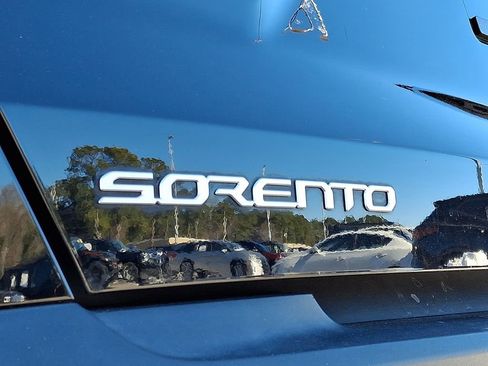 Used 2023 Kia Sorento LX image 32