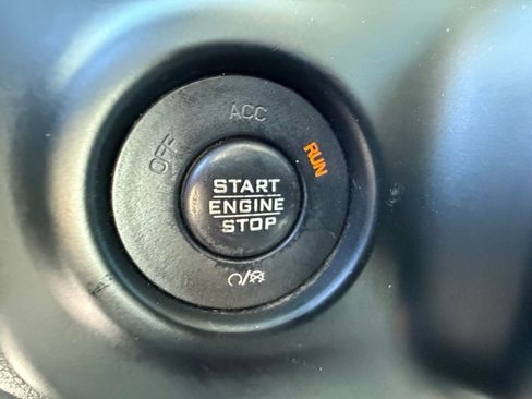Used 2018 Jeep Wrangler Unlimited Sahara w/ Uconnect 4C Nav & Sound Group AWD/4WD image 30