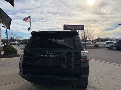 Used 2016 Toyota 4Runner SR5 image 8