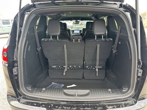 New 2026 Chrysler Pacifica Select image 3