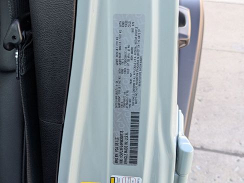 Used 2024 Jeep Wrangler Unlimited Rubicon w/ Technology Group image 26