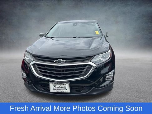 Used 2020 Chevrolet Equinox LS w/ LS Convenience Package FWD image 2