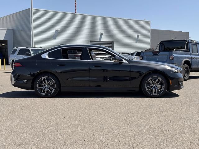 Used 2026 BMW i5 eDrive40 w/ Premium Package RWD image 6