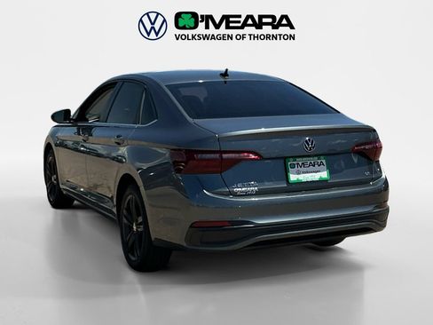 Used 2023 Volkswagen Jetta SE FWD image 3