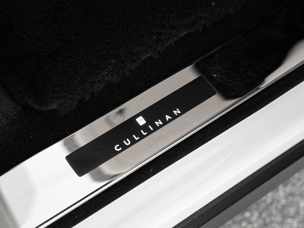 Used 2019 Rolls-Royce Cullinan AWD/4WD image 30