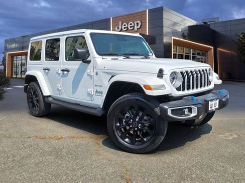 Used 2024 Jeep Wrangler Unlimited Sahara w/ Technology Group AWD/4WD image 1