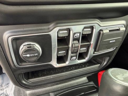 Used 2023 Jeep Wrangler Unlimited Sahara AWD/4WD image 25