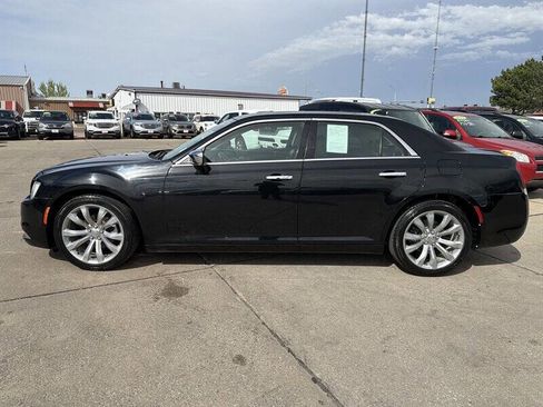 Used 2020 Chrysler 300 Limited RWD image 3