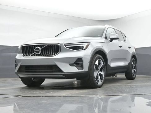 Used 2024 Volvo XC40 B5 Plus w/ Protection Package Premier AWD/4WD image 35