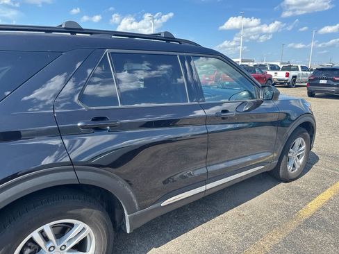Used 2024 Ford Explorer XLT w/ Equipment Group 202A AWD/4WD image 12