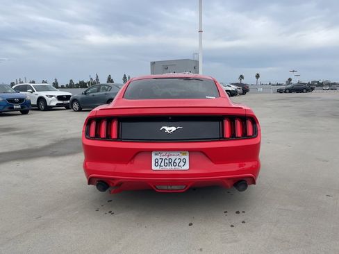 Used 2016 Ford Mustang Coupe image 3